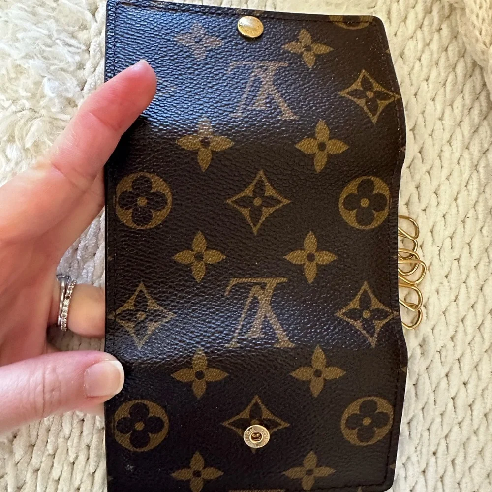 Louis Vuitton Monogram 6 key holder - Picture 4 of 8